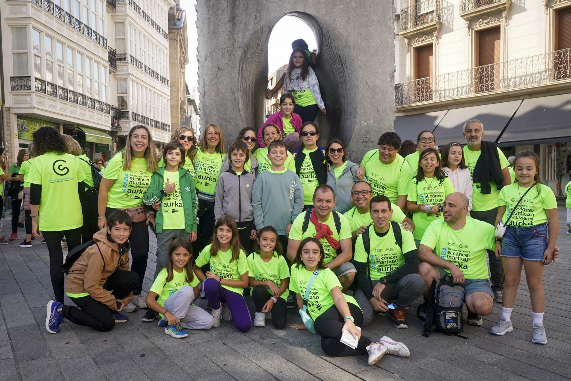 La marea verde contra el cáncer toma Vitoria