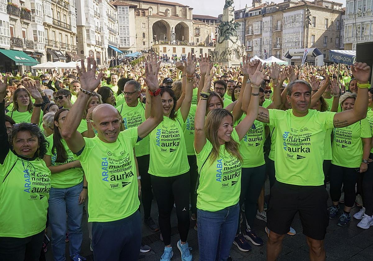 La marea verde contra el cáncer toma Vitoria