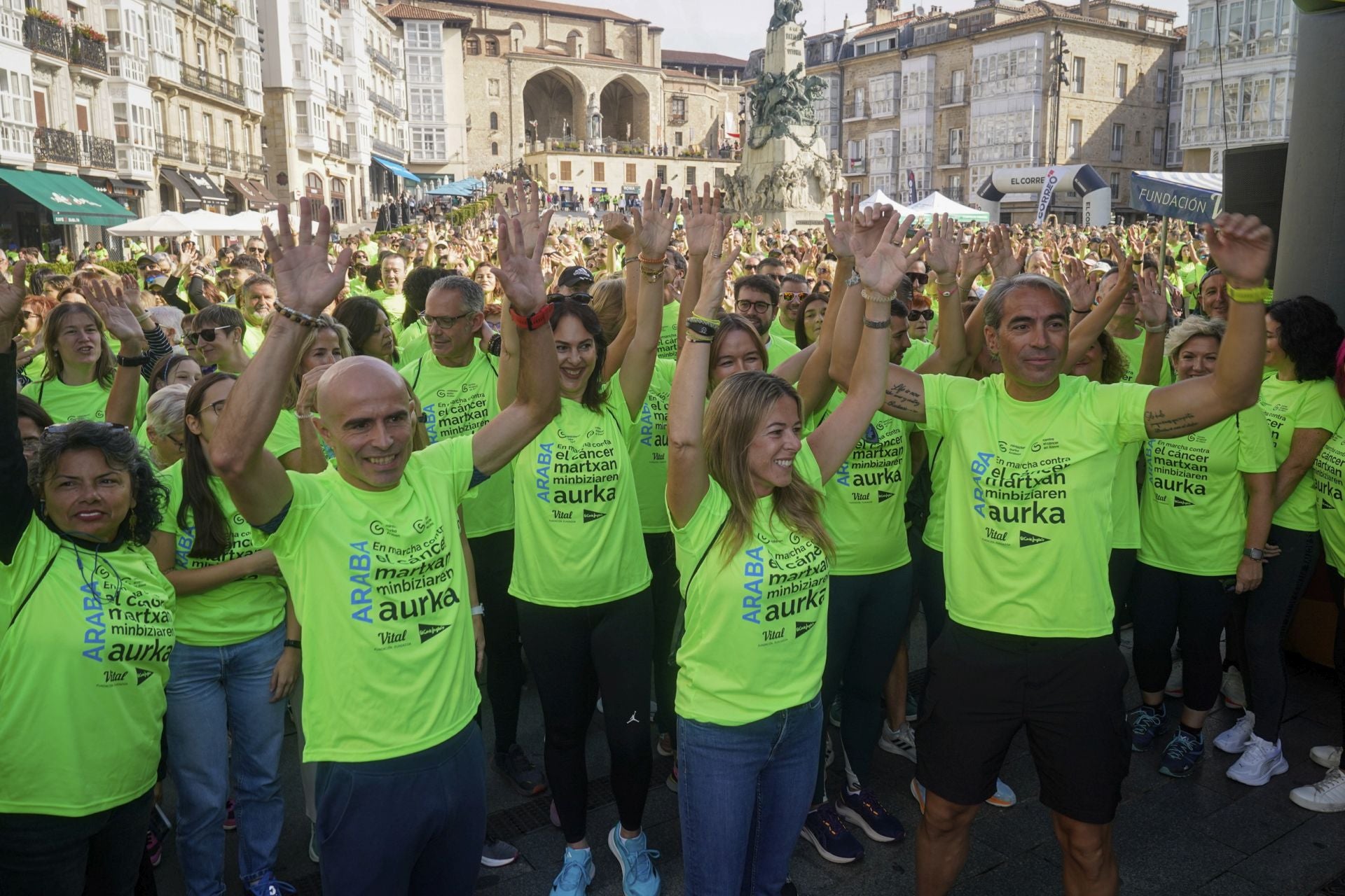 La marea verde contra el cáncer toma Vitoria