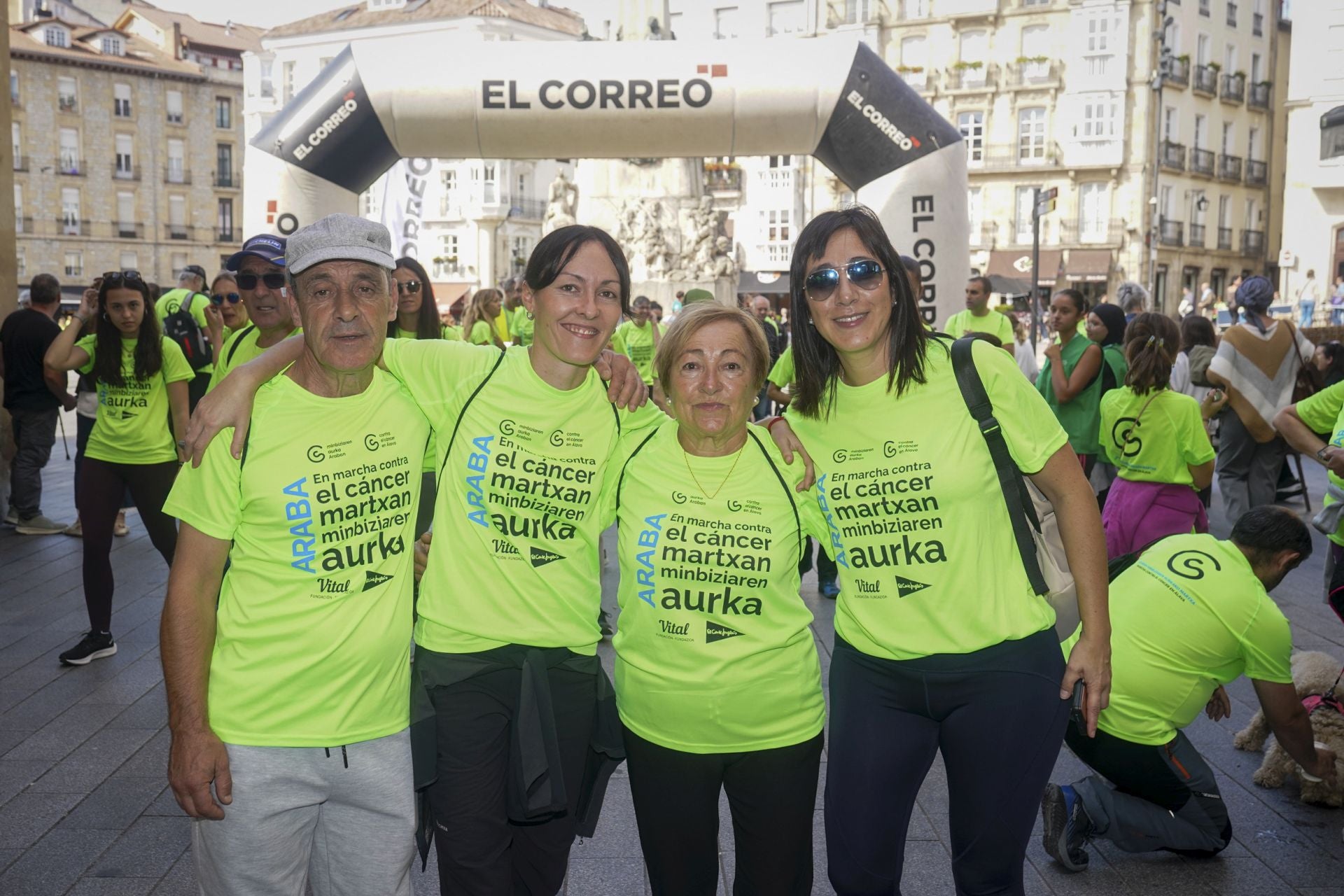 La marea verde contra el cáncer toma Vitoria