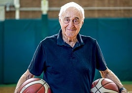 Pepe Laso, antes de un entrenamiento con canteranos del Unicaja.