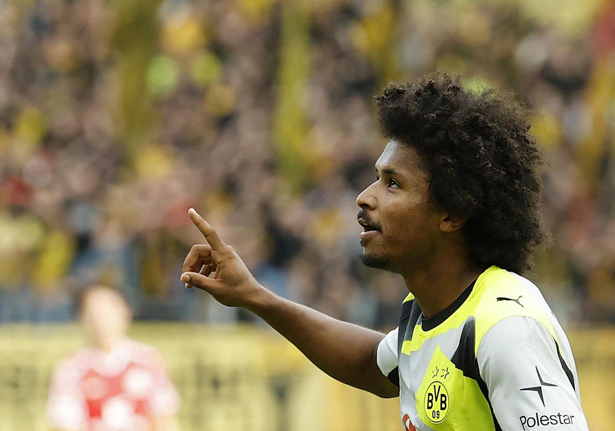 Adeyami, una de las estrellas, celebra su gol el sábado en campo del Mainz.