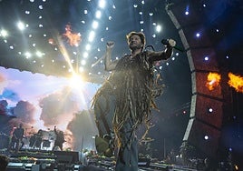 Manuel Carrasco sobre el escenario de Miribilla.