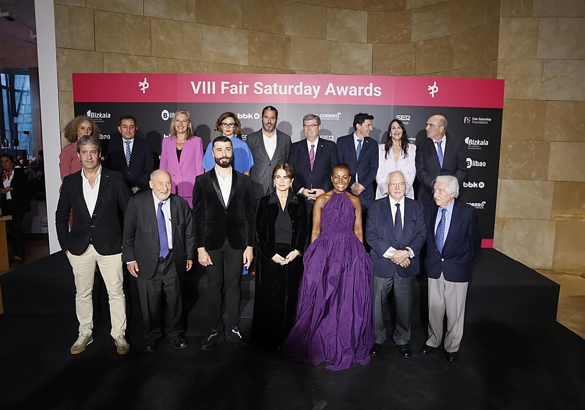 Foto de familia de los premiados.