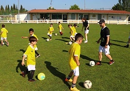 El trabajo con los más pequeños es el santo y seña de la entidad blanquinegra.