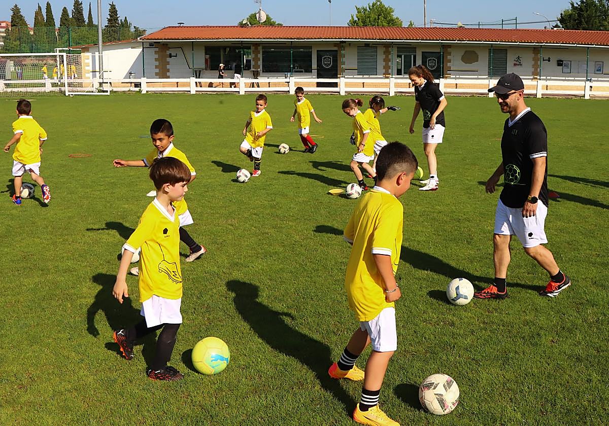 El trabajo con los más pequeños es el santo y seña de la entidad blanquinegra.