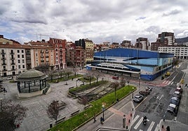 Pabellón y plaza de La Casilla.