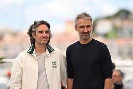 MartinBourboulon (dcha) junto a Roschdy Zem, protagonista de '13 días, 13 noches'