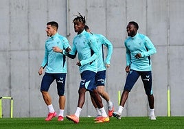 Nico Williams, en el entrenamiento de este lunes en Lezama