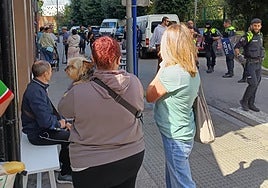 Los agentes, en la zona de Erandio donde ha tenido lugar la trifulca.