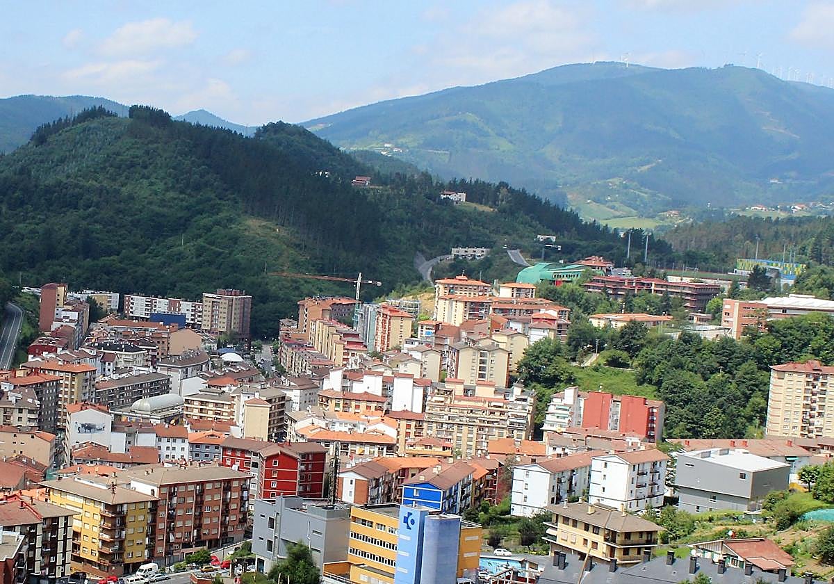 La orografía y demografía histórica de Ermua son factores que favorecen esta situación.