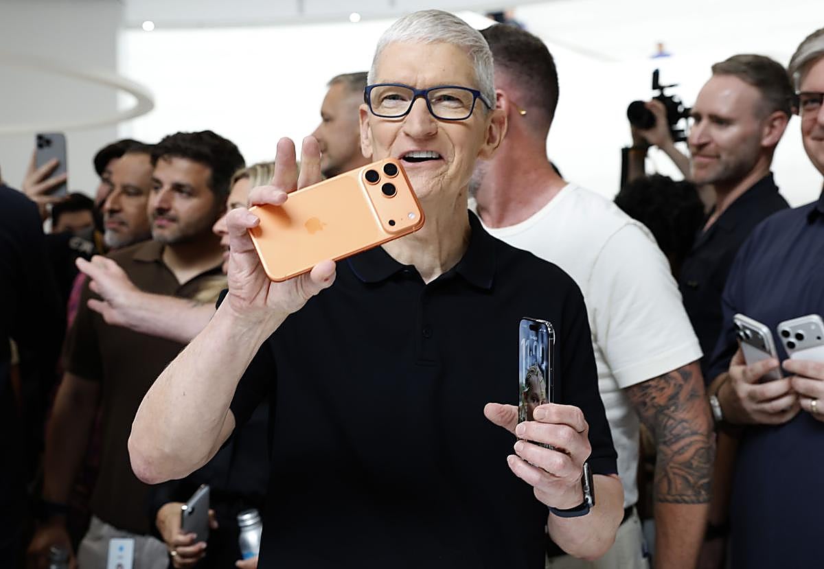 Tim Cook, durante la presentación los iPhone 17.