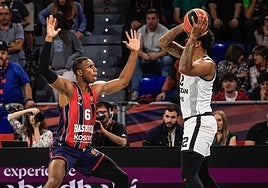 Diallo presiona a un rival.