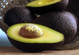 Un cardiólogo aconseja comer un aguacate al día durante 6 meses para bajar el colesterol