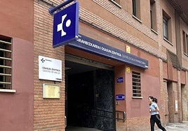 Entrada del ambulatorio de Arana.