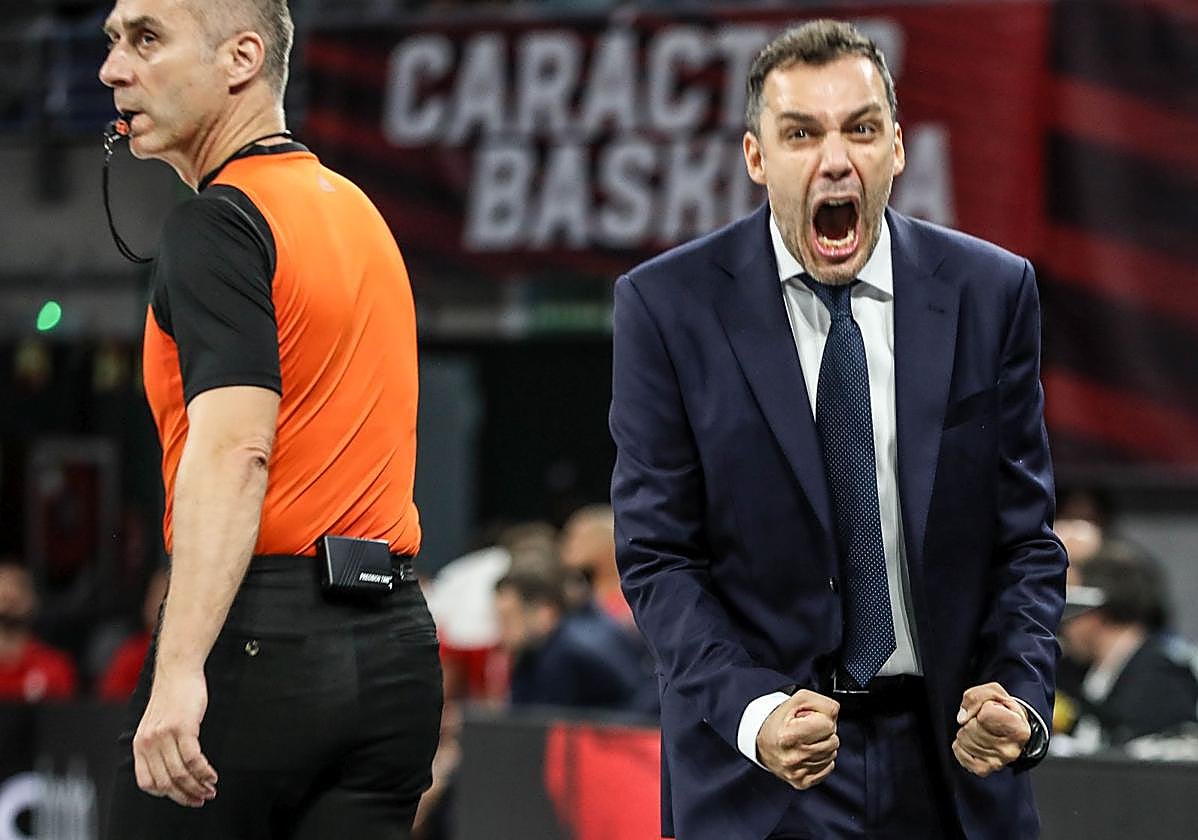 Galbiati celebra una acción exitosa durante el Baskonia-Olympiacos.