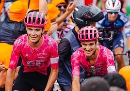 Beloki, sonriente en la subida del Angliru en La Vuelta.