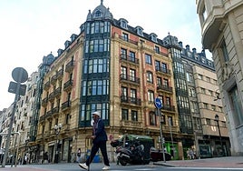 La venta de un edificio en Bilbao para pisos de lujo fuerza la salida de 20 negocios