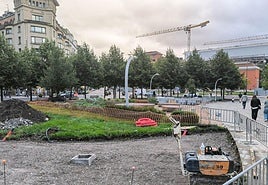 La plaza Euskadi se cierra tres meses a los peatones y se cortan dos carriles al tráfico por la reforma frente al Bellas Artes