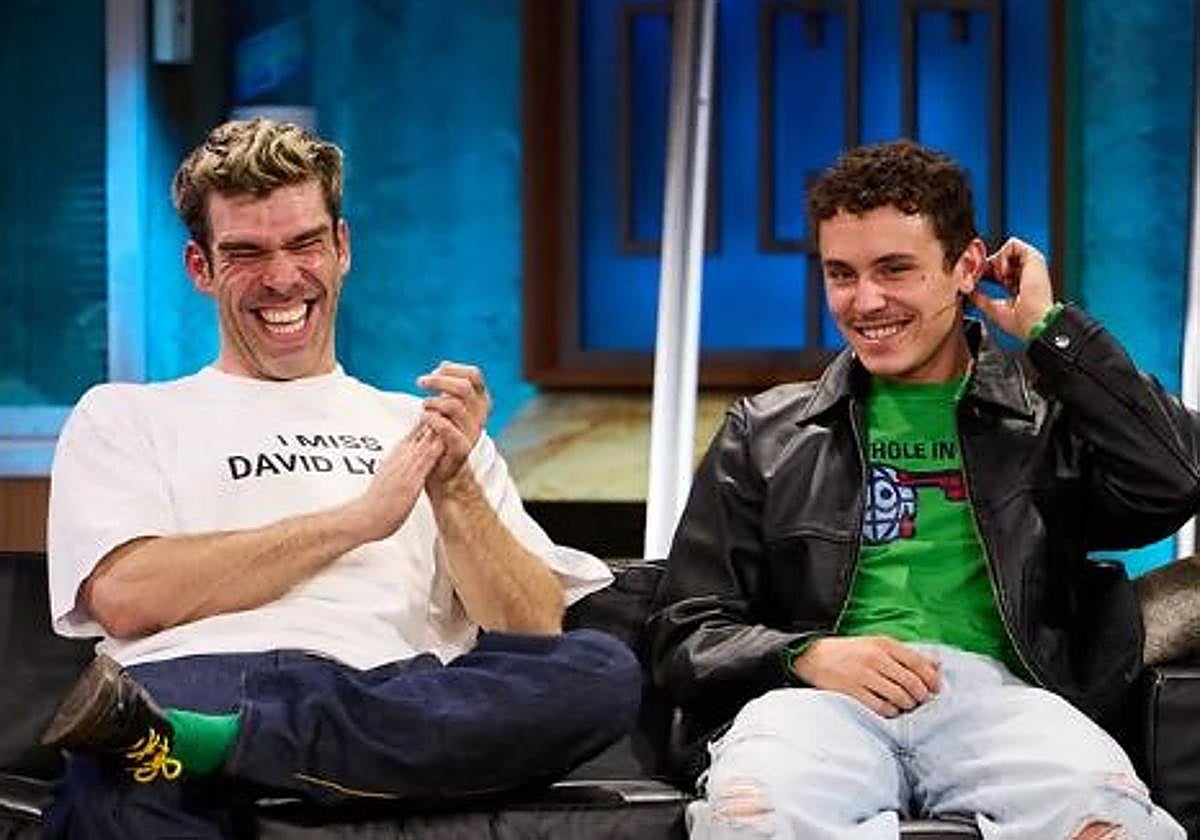 El regalo de Arón Piper y Fernando Valdivielso a Broncano: «Es tierra vasca, que tiene más fuerza»