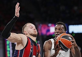 Sedekerskis defiende a Niang.