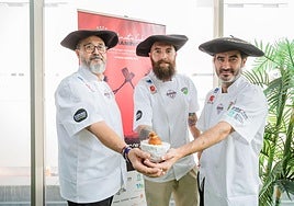 Mario, Luis y Mariano se han llevado el oro a casa con su pintxo de presa ibérica.