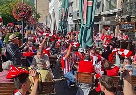 La afición del Athletic sí es de Champions: exhibición de apoyo al equipo en Dortmund
