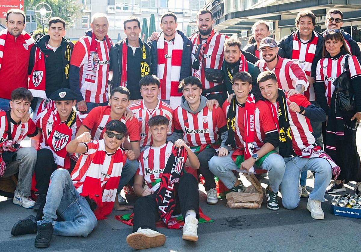 De Marcos y Susaeta tampoco se pierden la previa con la hinchada del Athletic en Dortmund