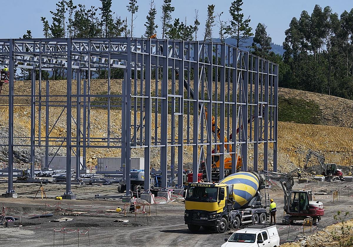 Paralizan otra vez las perforaciones en Gatika del cable submarino con Francia por un nuevo vertido al río