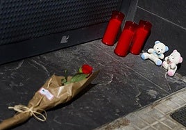 En recuerdo del asesinato de una mujer y sus dos hijos mellizos de 8 años en Barcelona en un caso que investigó un juzgado de violencia machista, imagen de archivo.