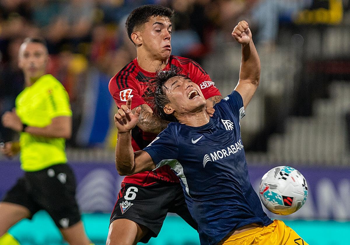 Thiago, en un lance de ese duelo.