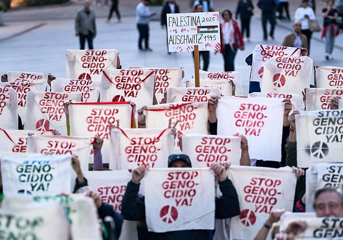 Manifestación celebrada este jueves en Ávila para denunciar el genocidio en Palestina.