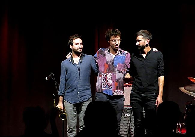 Saludos antes del descanso de Manuel Caliumi, Luca Zennaro y Riccardo Cocetti.