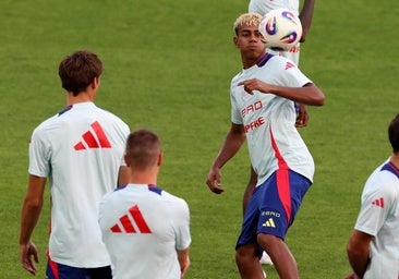 Hay 'caso Lamine': el Barça anuncia que tiene pubalgia cinco horas después de la convocatoria de De la Fuente