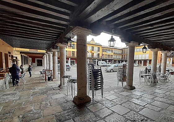 Plaza Mayor de Tordesillas, donde se encuentra el local.