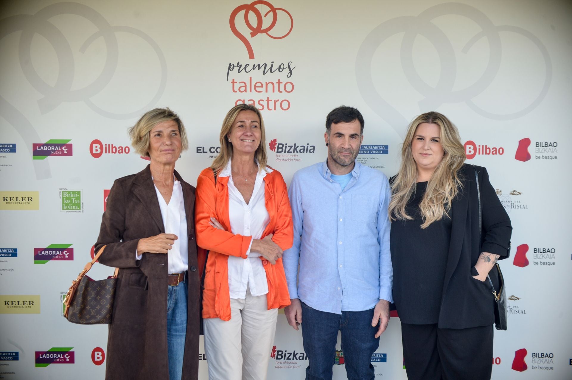 María Caballero, Isabel Iturbe, Jagoba Beitia y Alazne Cantero.