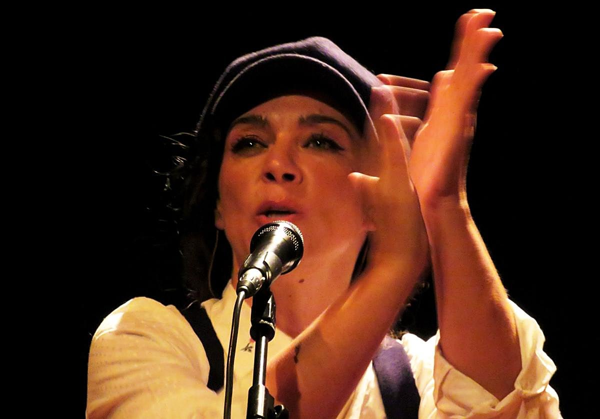 En la bulería 'La luna tiene cerco'.