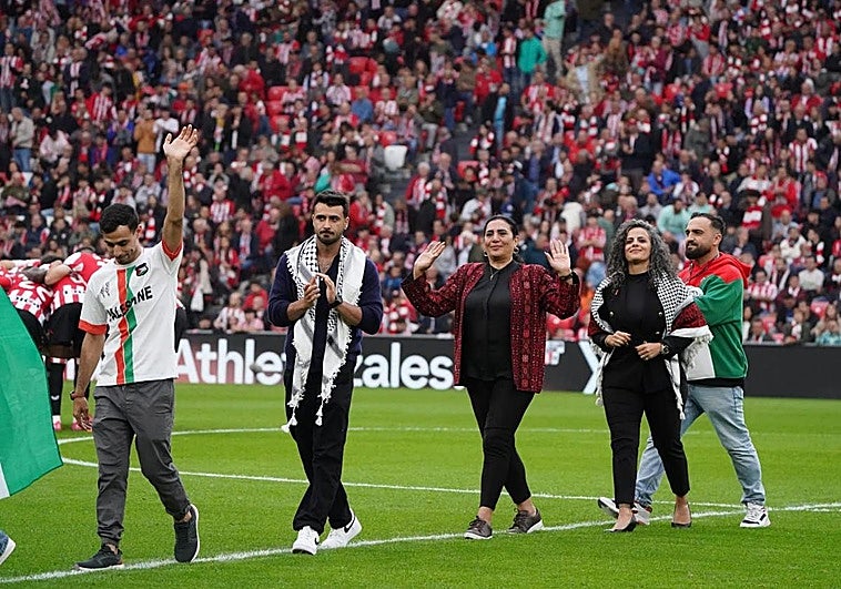 Gran ovación de San Mamés en el homenaje del Athletic a Palestina, no emitido por televisión