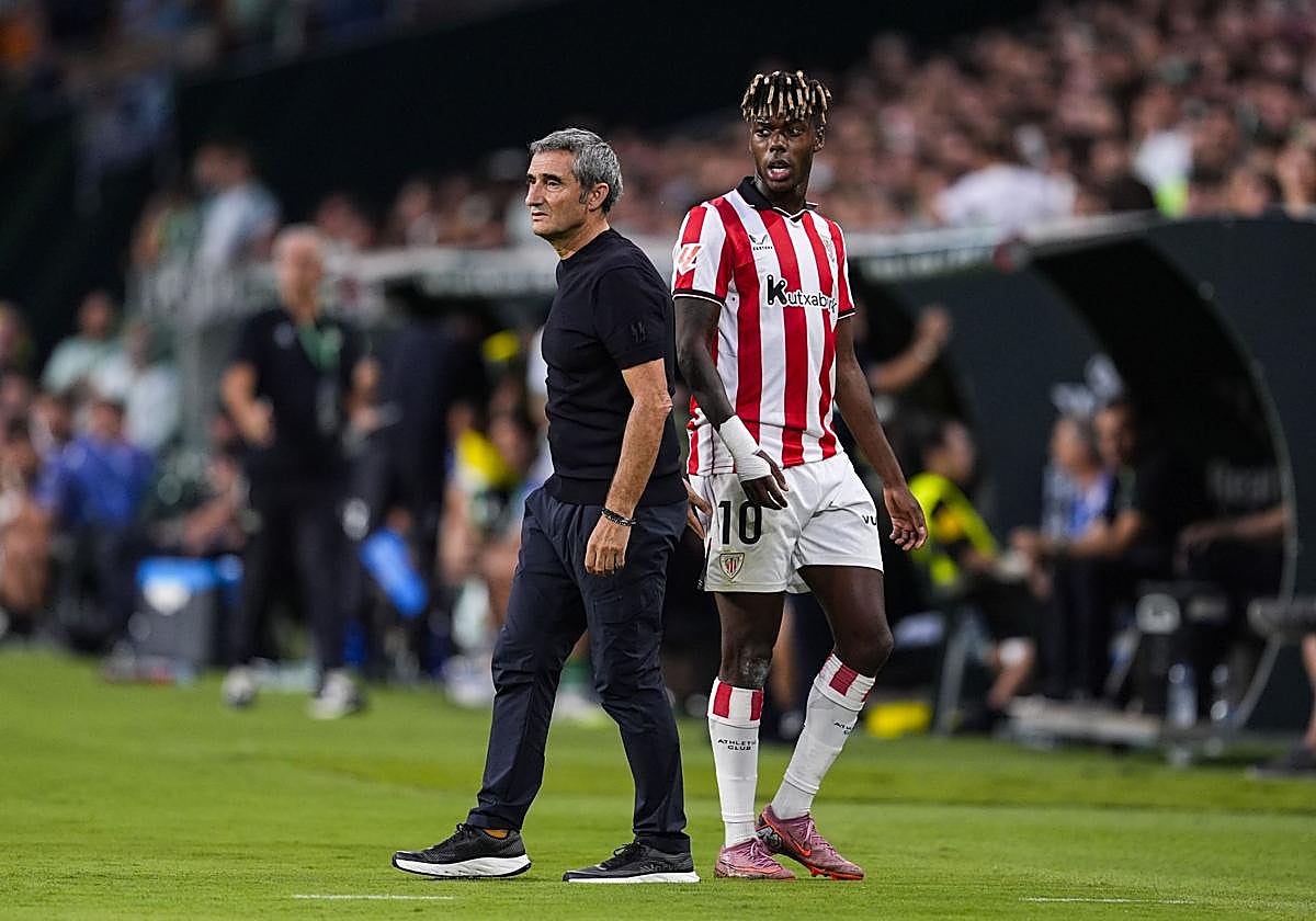 Valverde junto a Nico Williams, el último partido que disputó el rojiblanco, el 31 de agosto.