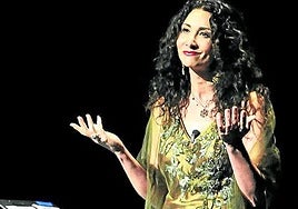 Sholeh Wolpé es autora, traductora y editora de poesía.