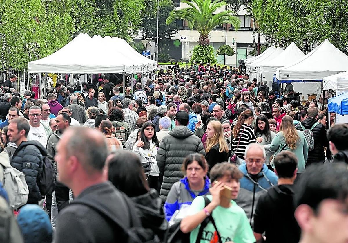 Eguraldi ezegonkorra gorabehera, milaka pertsona hurbildu ziren igande honetan Elgoibarrera.