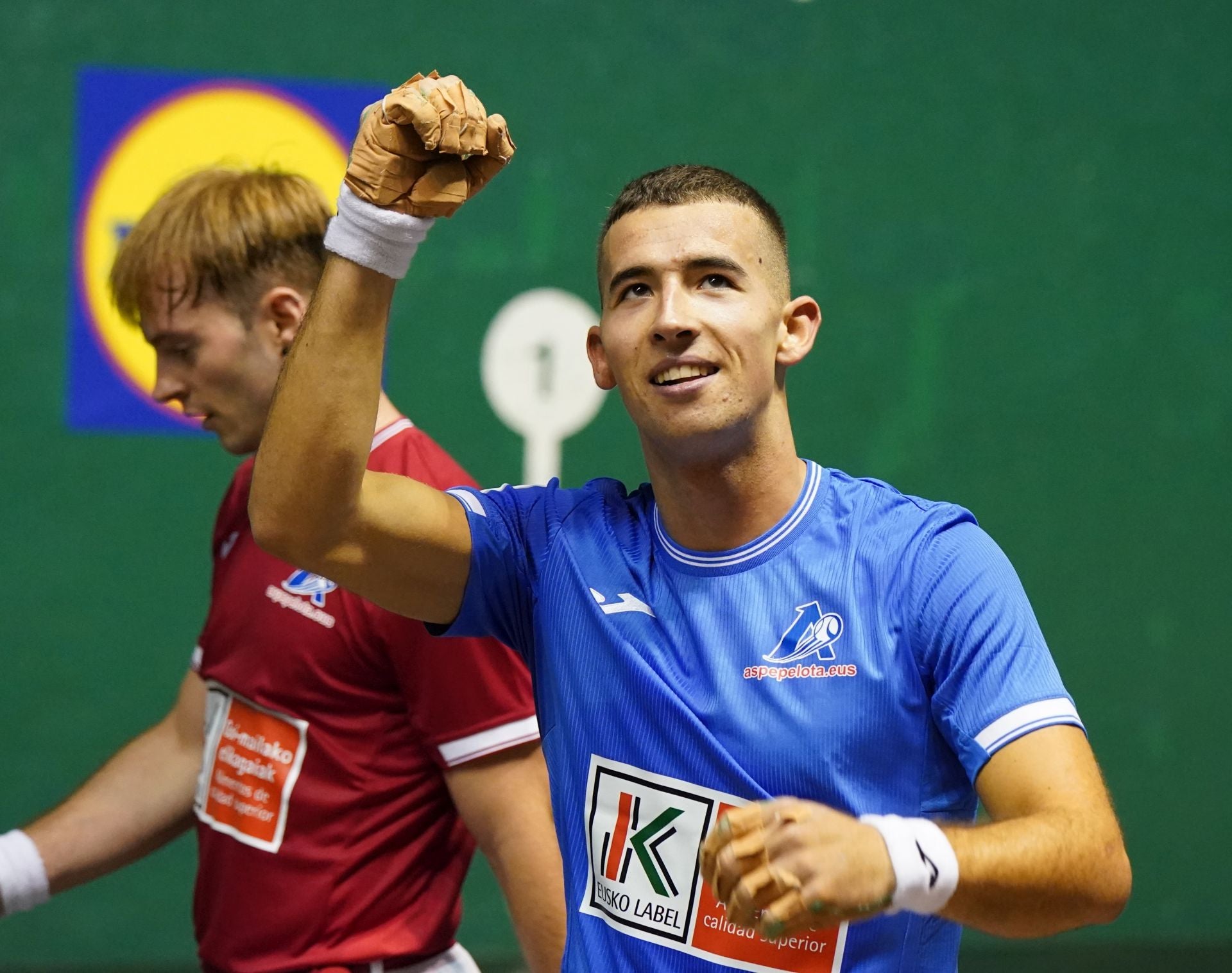 Rekalde celebra su victoria ante un cabizbajo Aldabe.