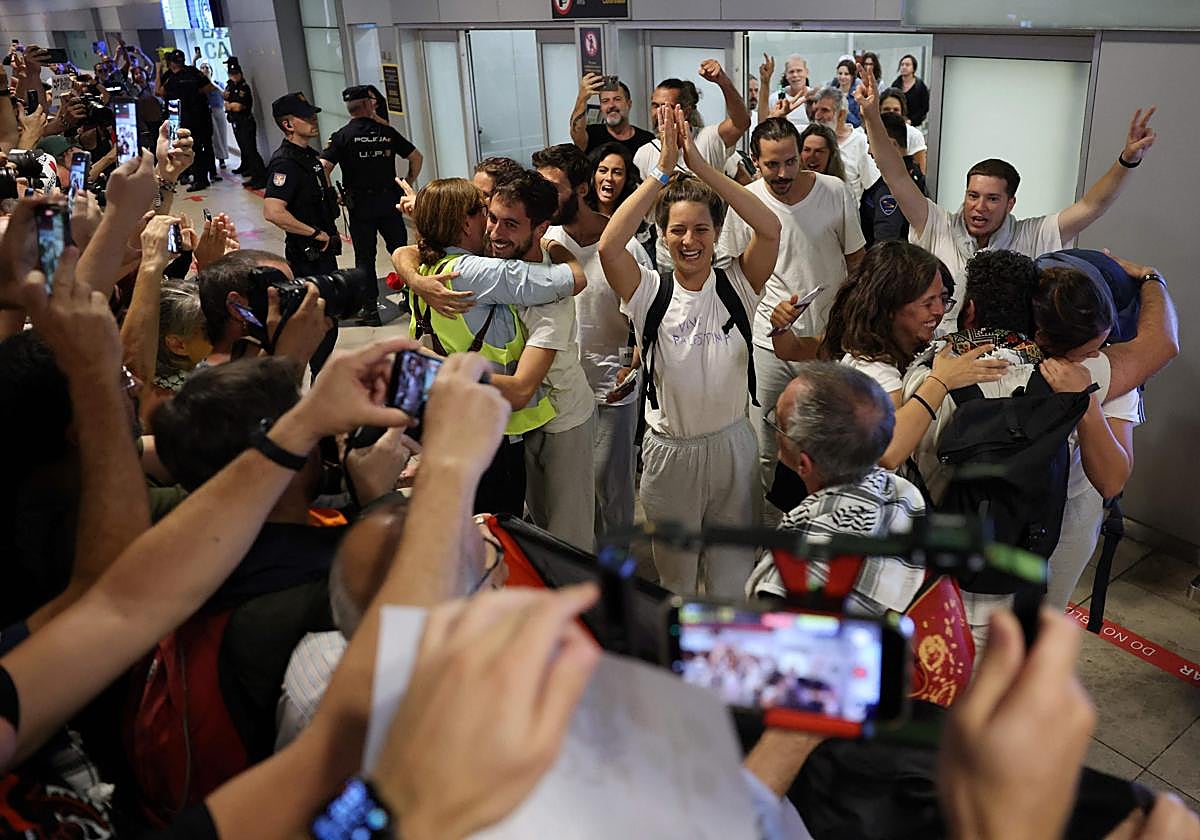 Una española de la Flotilla detenida mordió a una funcionaria de la prisión, asegura Israel