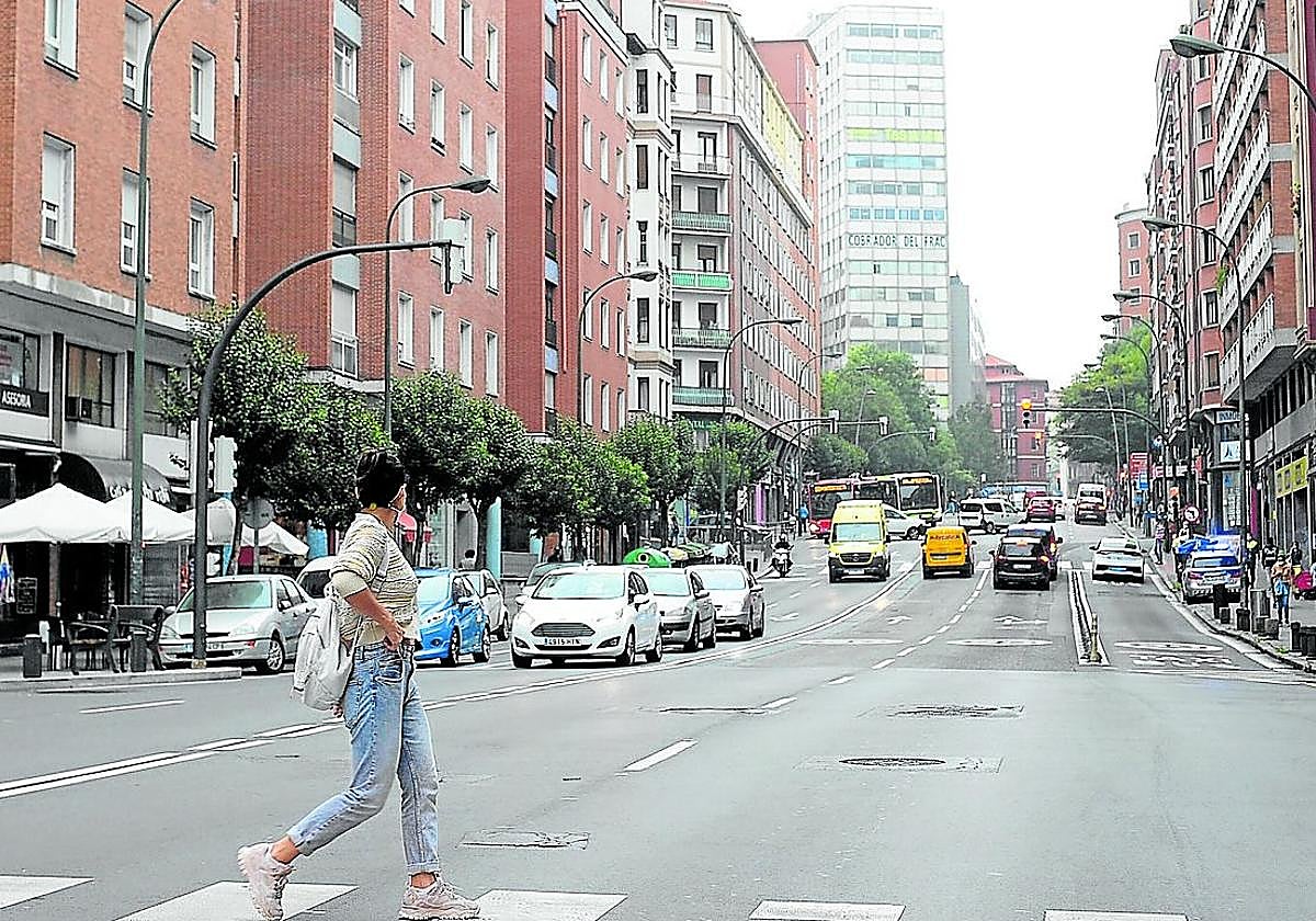 La víctima conoció a la estafadora en una establecimiento hostelero de la calle Autonomía de Bilbao en 2024.