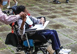 Una persona con discapacidad en una actividad del IFBS.