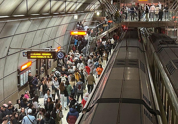 «He estado media hora esperando al metro y he llegado tarde al instituto»