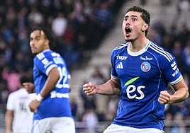 Panichelli celebra uno de sus goles al Angers.