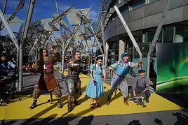 Yeray Vázquez (León), Markel Urrestarazu (Hombre de Hojalata), Micaela Román (Dorothy), Xanti Korkostegi (Espantapájaros) y Jokin Santos (Totó).