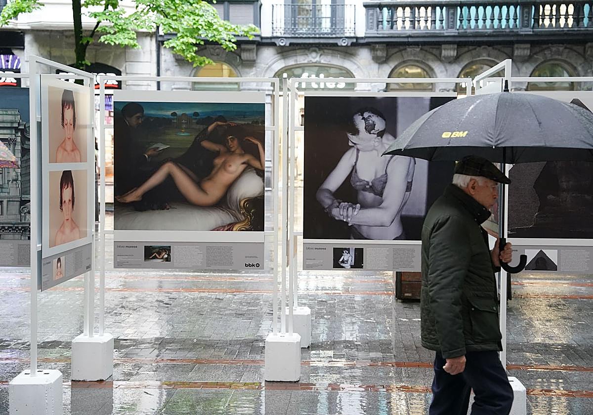 Varias imágenes de la muestra itinerante cen mayo cuando recaló en la Gran Vía de Bilbao.