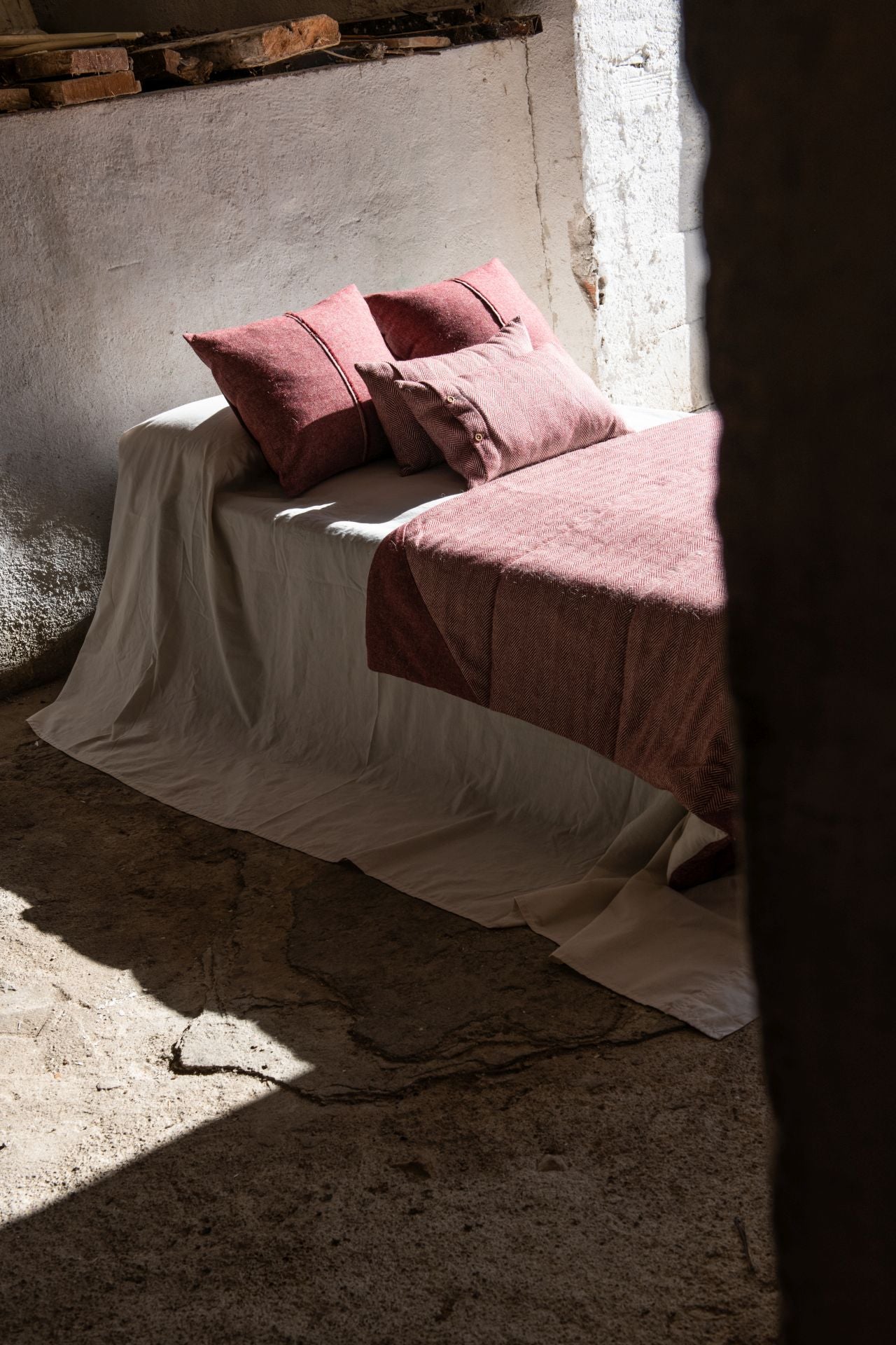 María Clé lanza una colección de ropa de hogar con lana de ovejas latxas